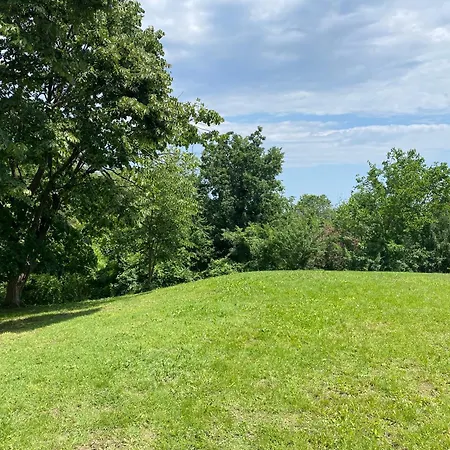 ホテル Vezhen - Free Parking 3*