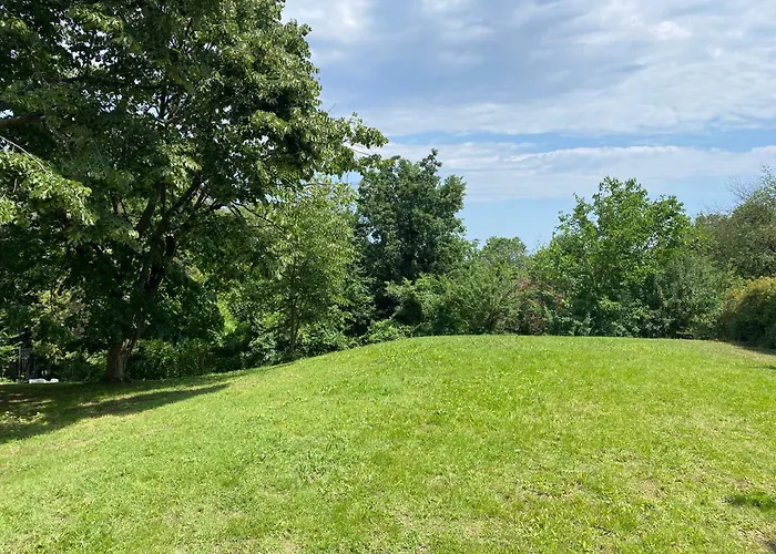 Hotel Vezhen - Free Parking 3*